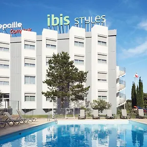 Hotel Ibis Styles Toulon Sur ***
